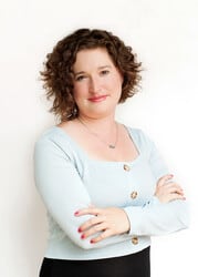 From Twitter To Book Deal: How Agent Cecilia Lyra + Author Kari Nixon Created Quarantine Life